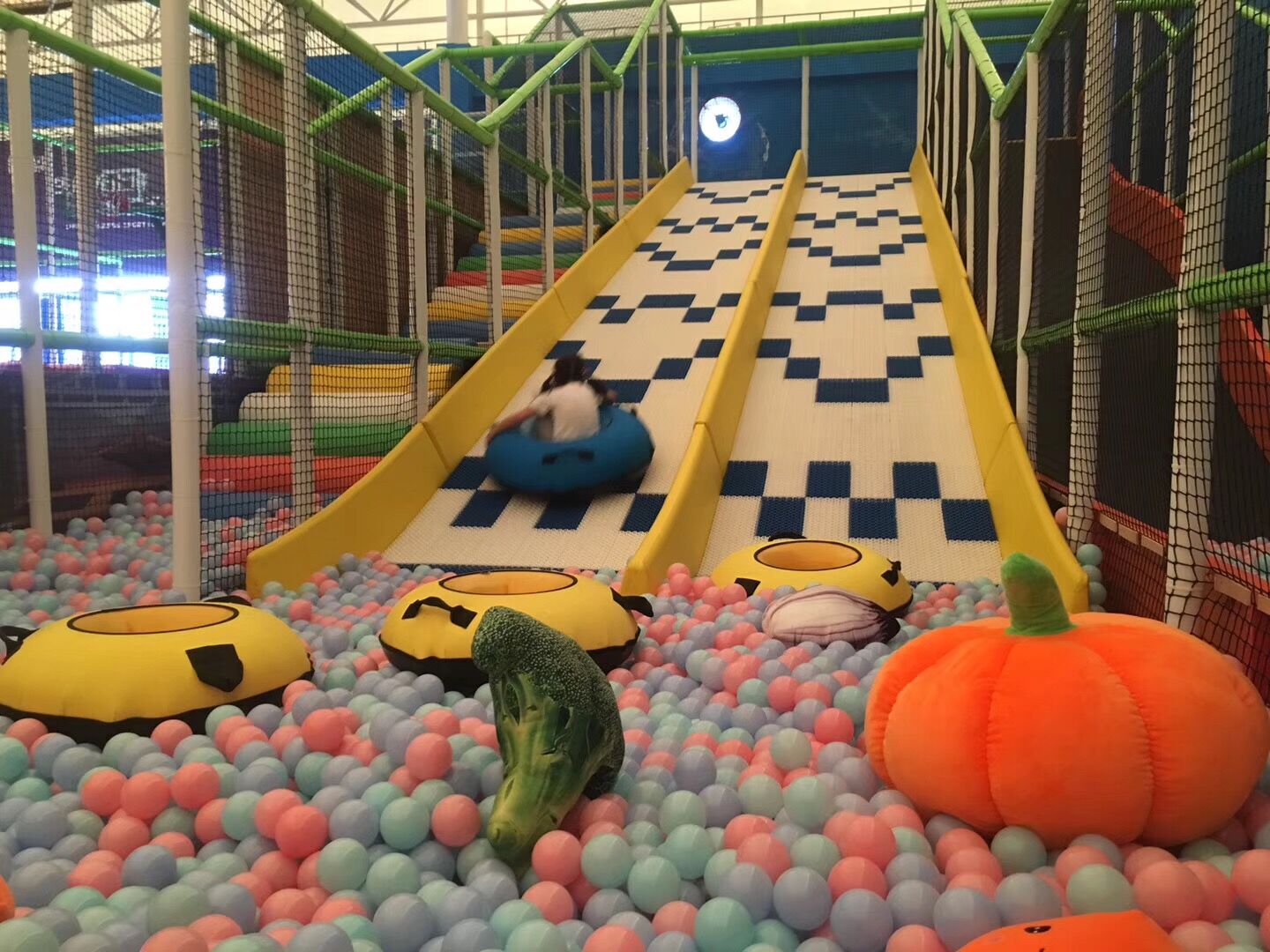 How to Choose Qualified Indoor Playground Equipment? 